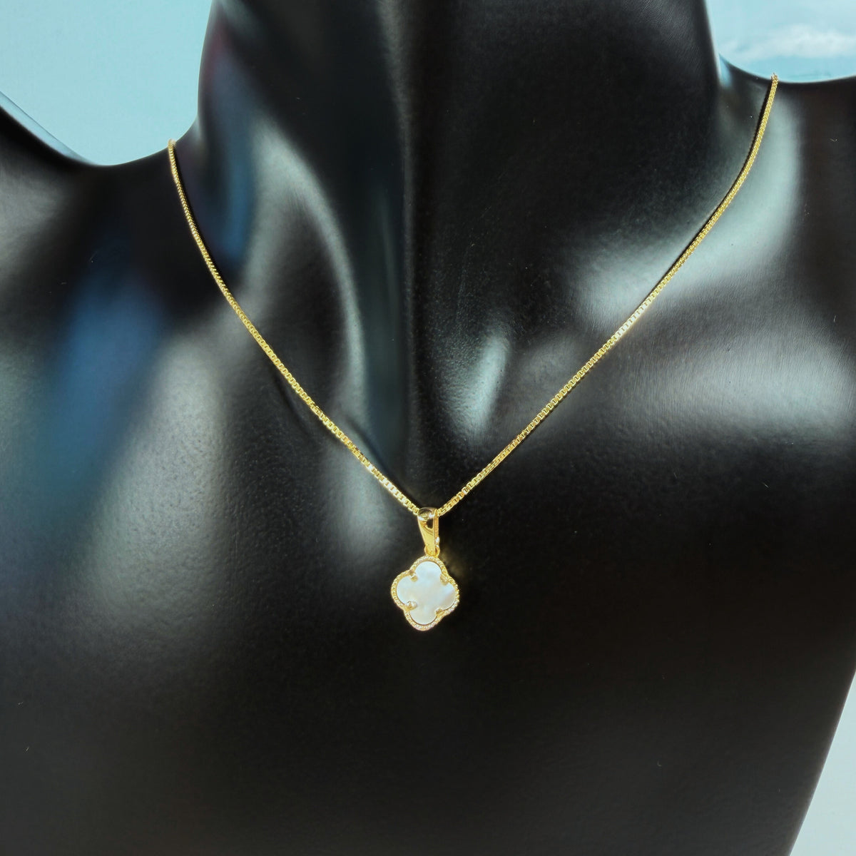 Collar Clover