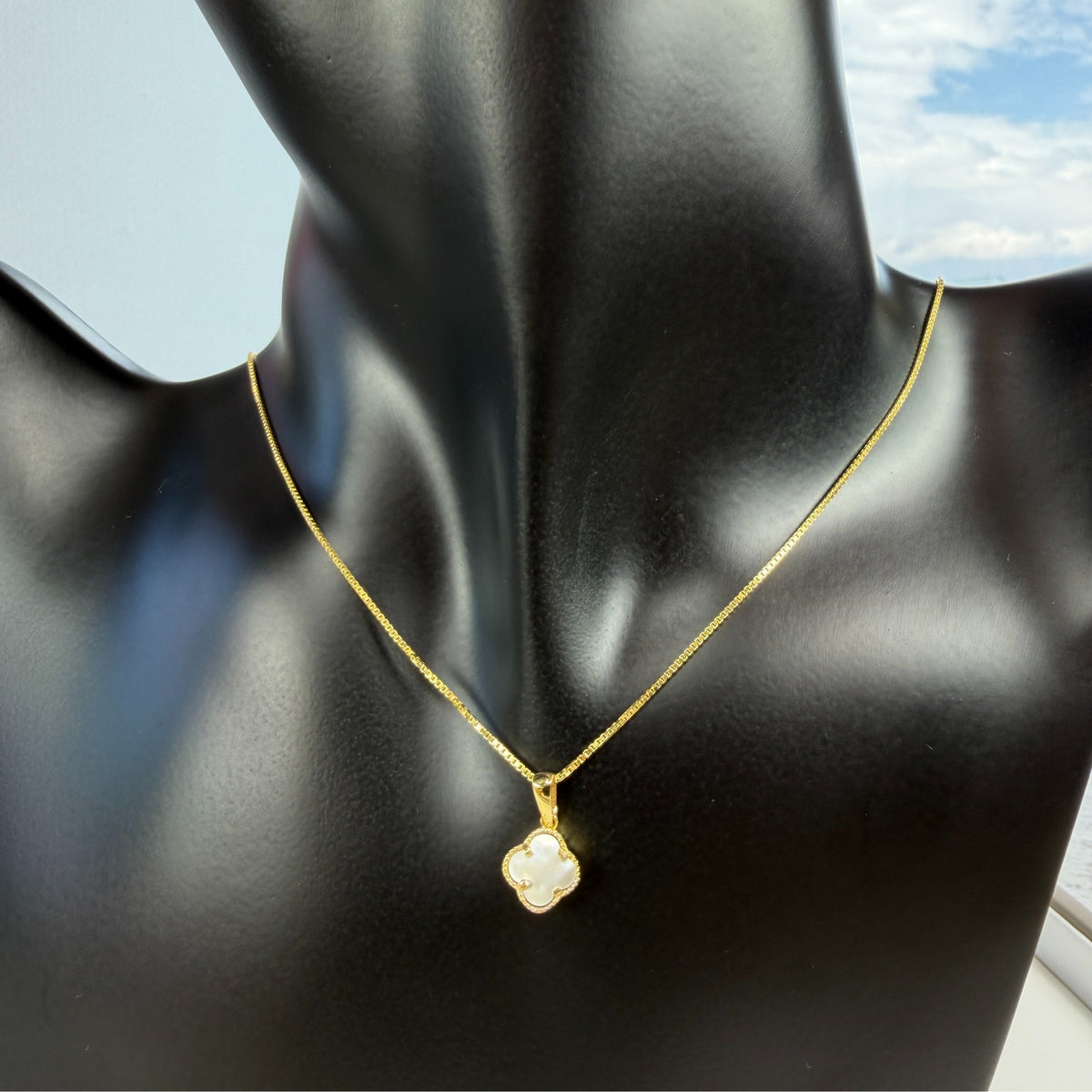 Collar Clover